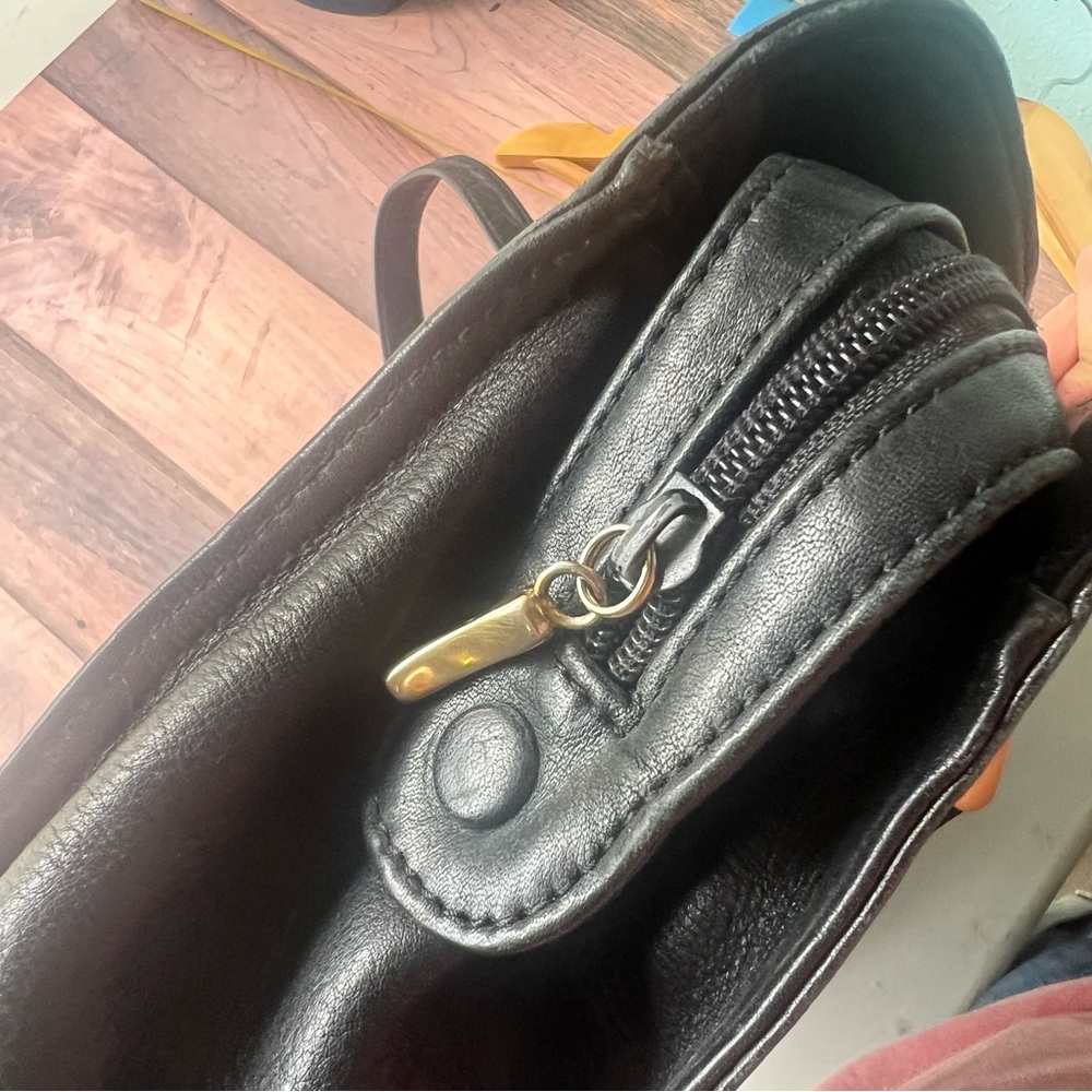 Bossino Black Leather Bag - Picture 4 of 13